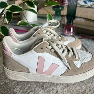 Veja V-10 Leather White Petale Sahara Trainers